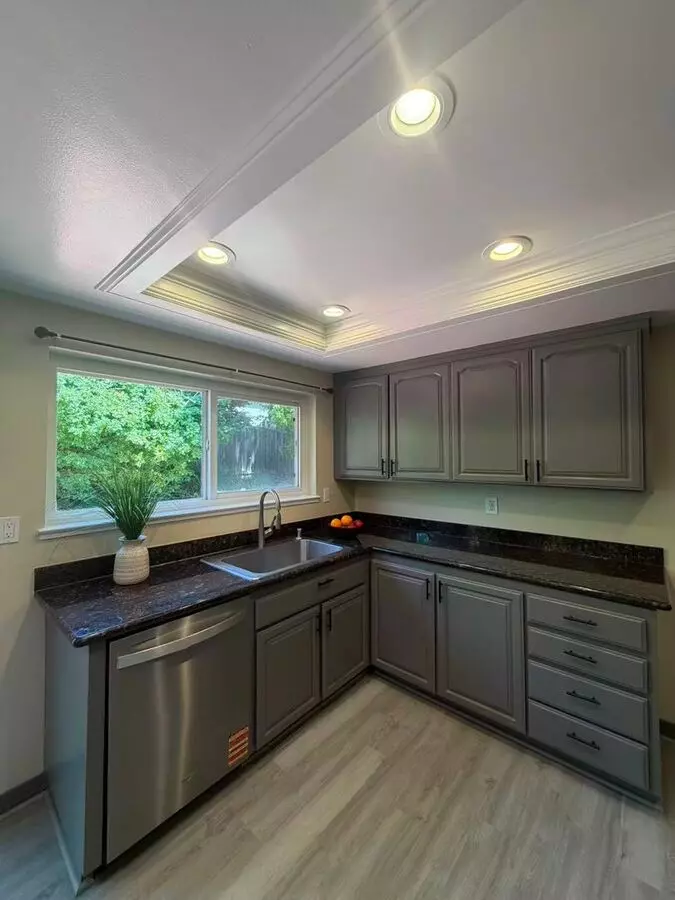 Updated 4bd/2.5ba Concord Home Near Parks, Tennis Courts, Community Amenities photo 5