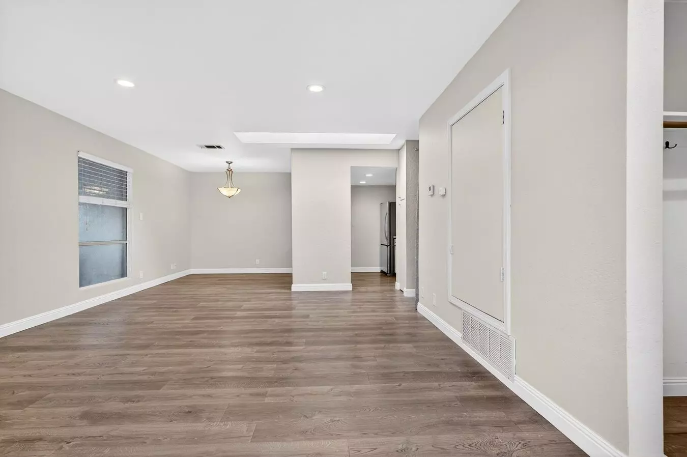 Updated Ground-floor End Unit With Pool Access &amp; No Stairs In West Roundtree! photo 4