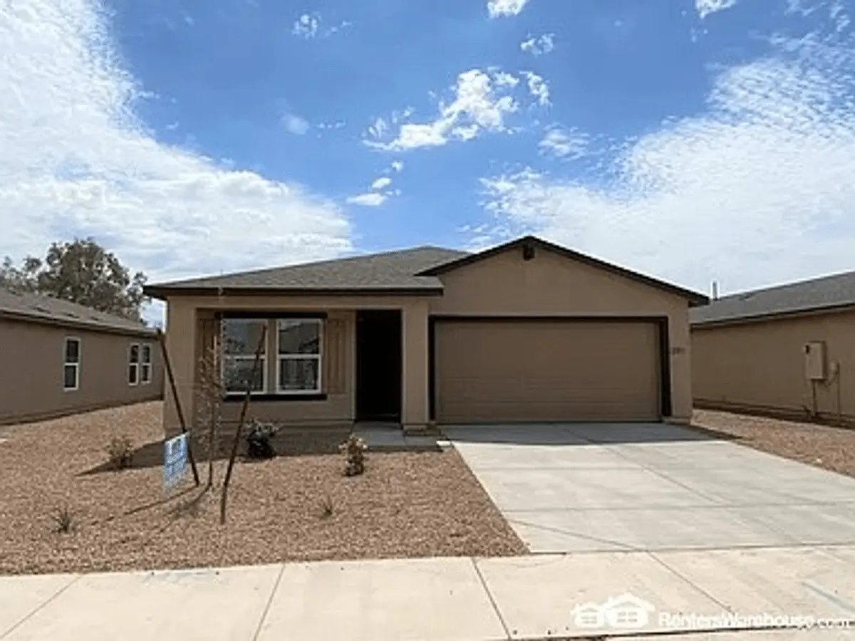 257 W Douglas Ave photo 2