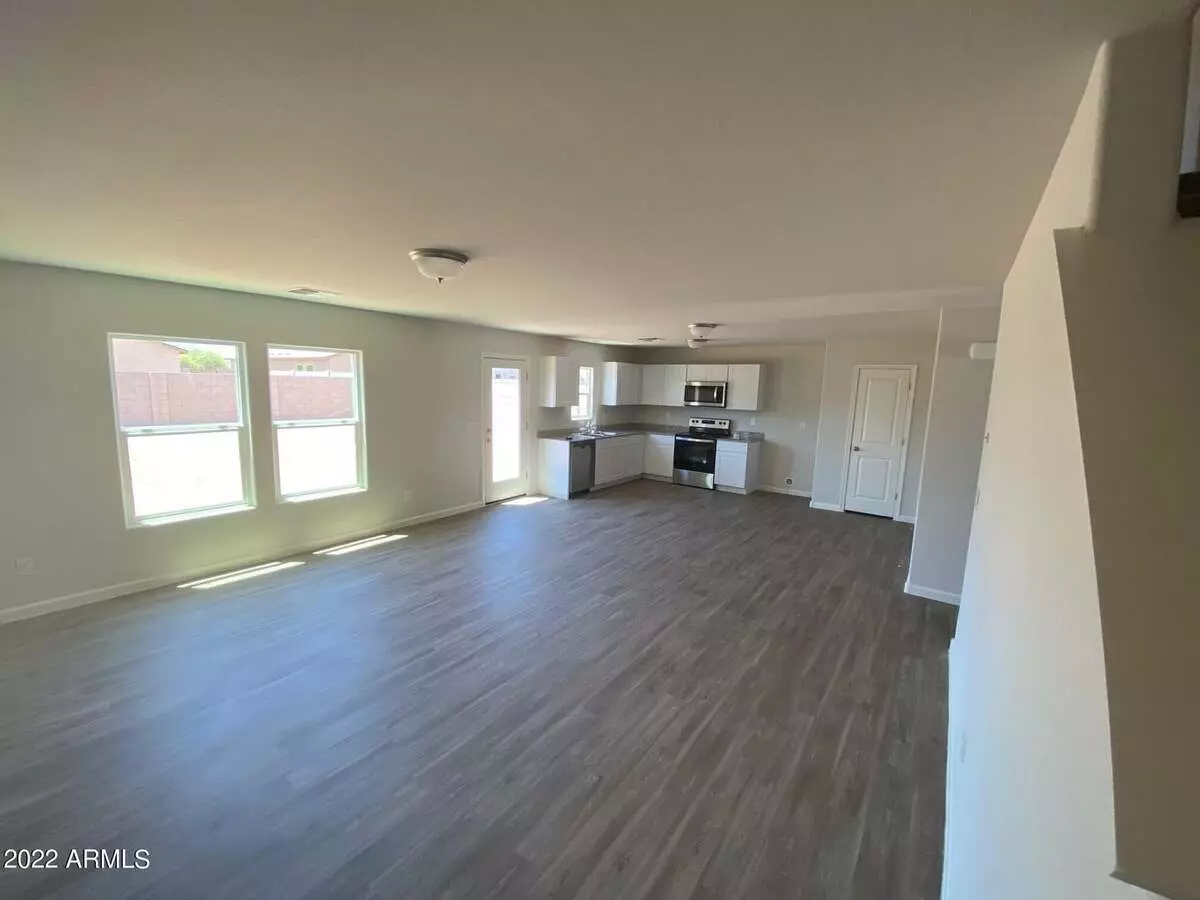 119 W Dewey Ave photo 2