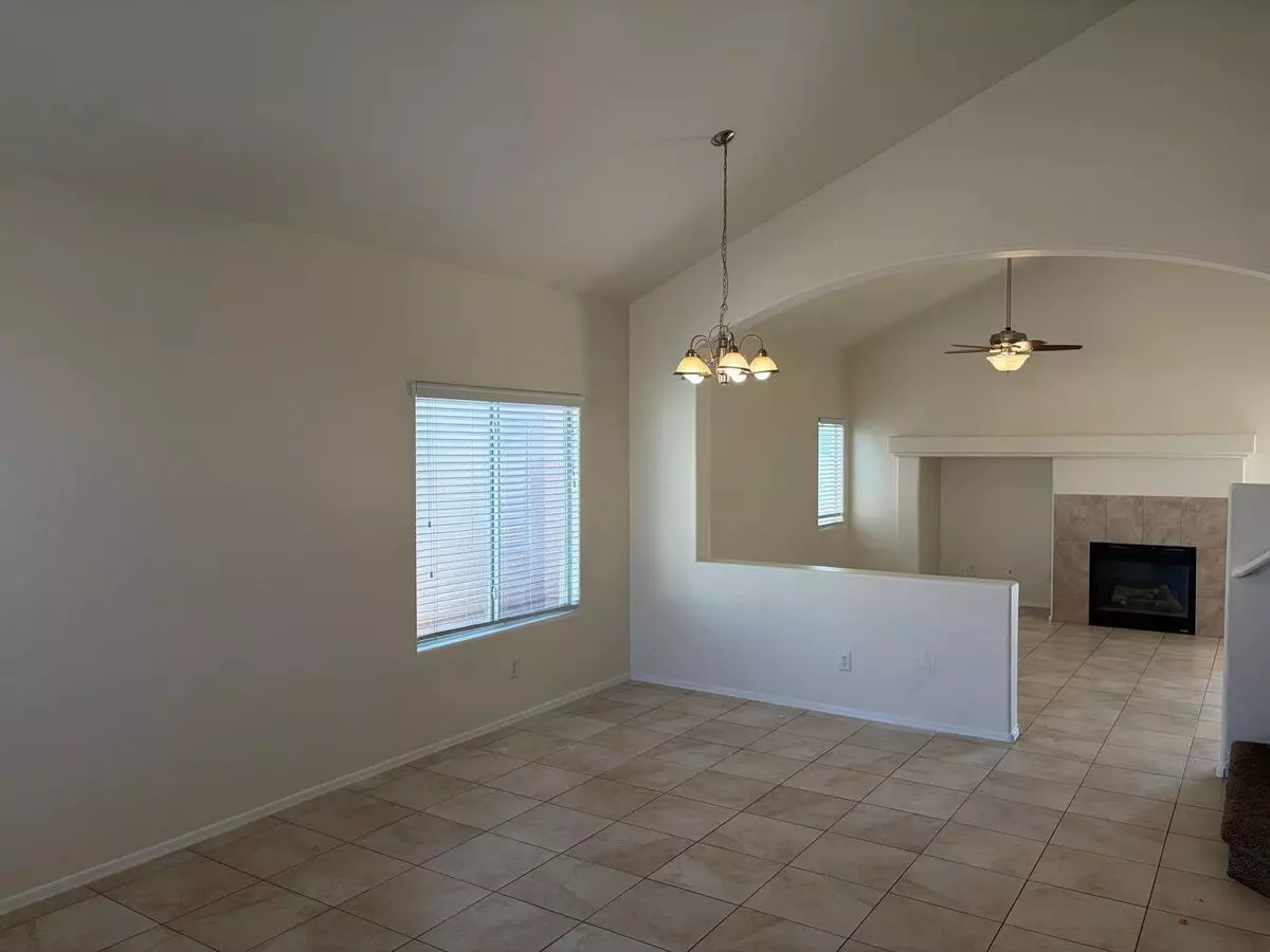 Freshly Painted 3 Bed, 2.5 Bath Home In Coolidge photo 4