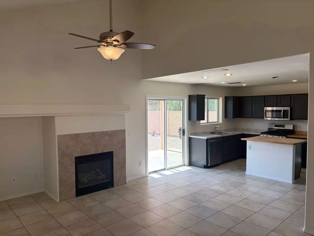 Freshly Painted 3 Bed, 2.5 Bath Home In Coolidge photo 5