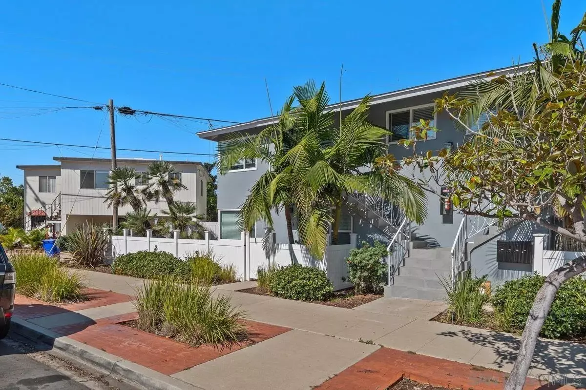 854 Olive Ave photo 4