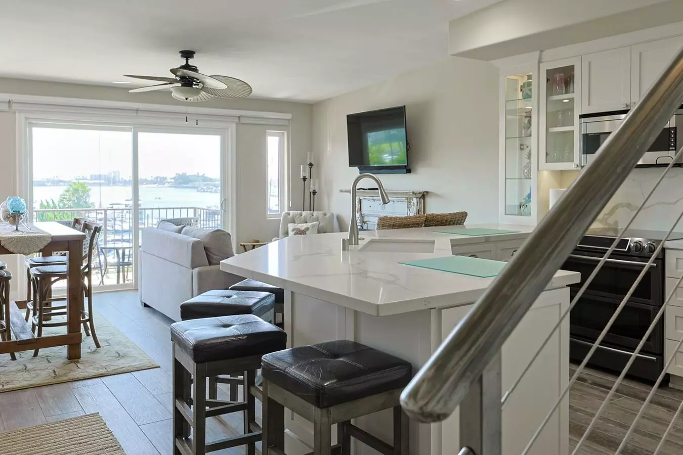 Spectacular 2 Bd/2ba Glorietta Bay Condo. photo 4