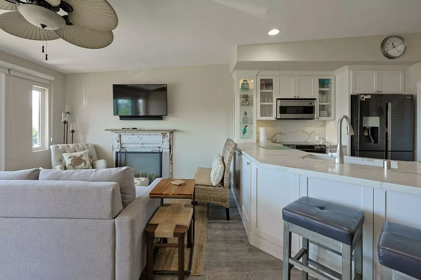 Spectacular 2 Bd/2ba Glorietta Bay Condo. photo 3