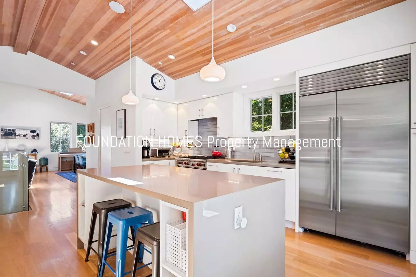 31 Grove Ave photo 4