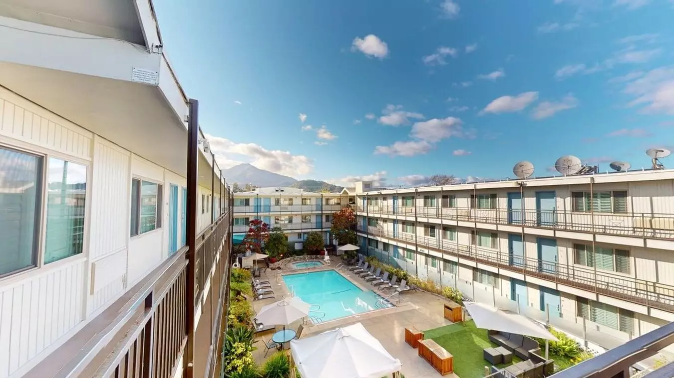 Marin Suites photo 4