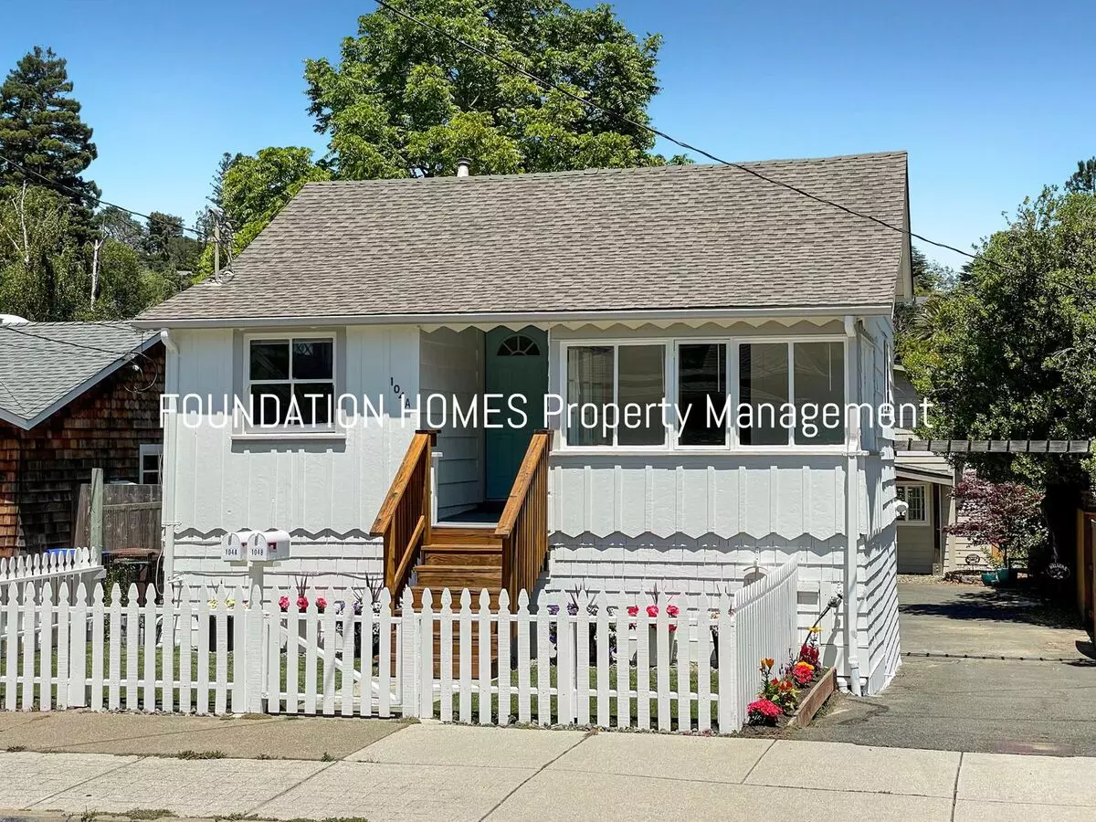 Adorable Downtown Bungalow - A/c - Storage - Foundation photo 2