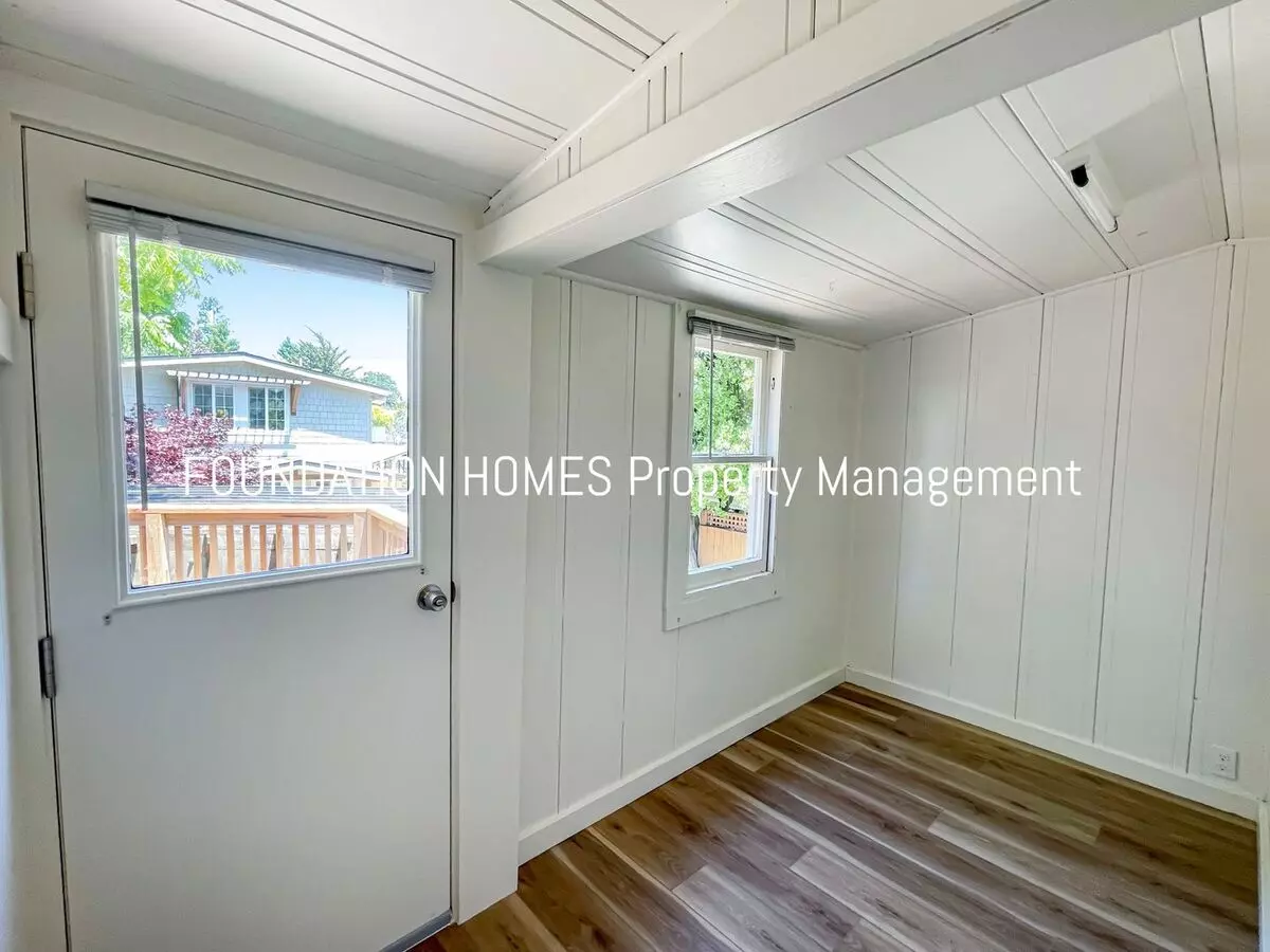 Adorable Downtown Bungalow - A/c - Storage - Foundation photo 5