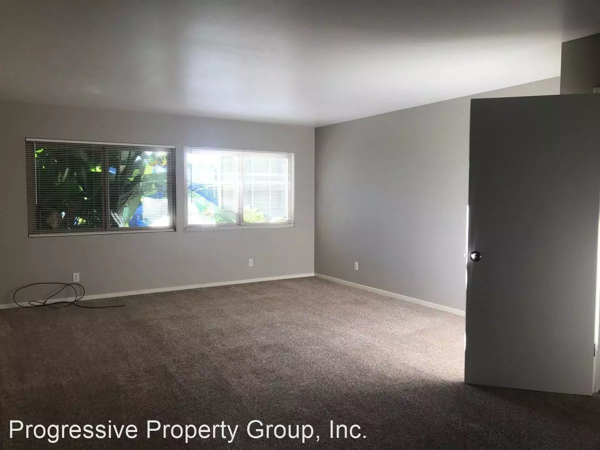 8564 Cypress Ave photo 2