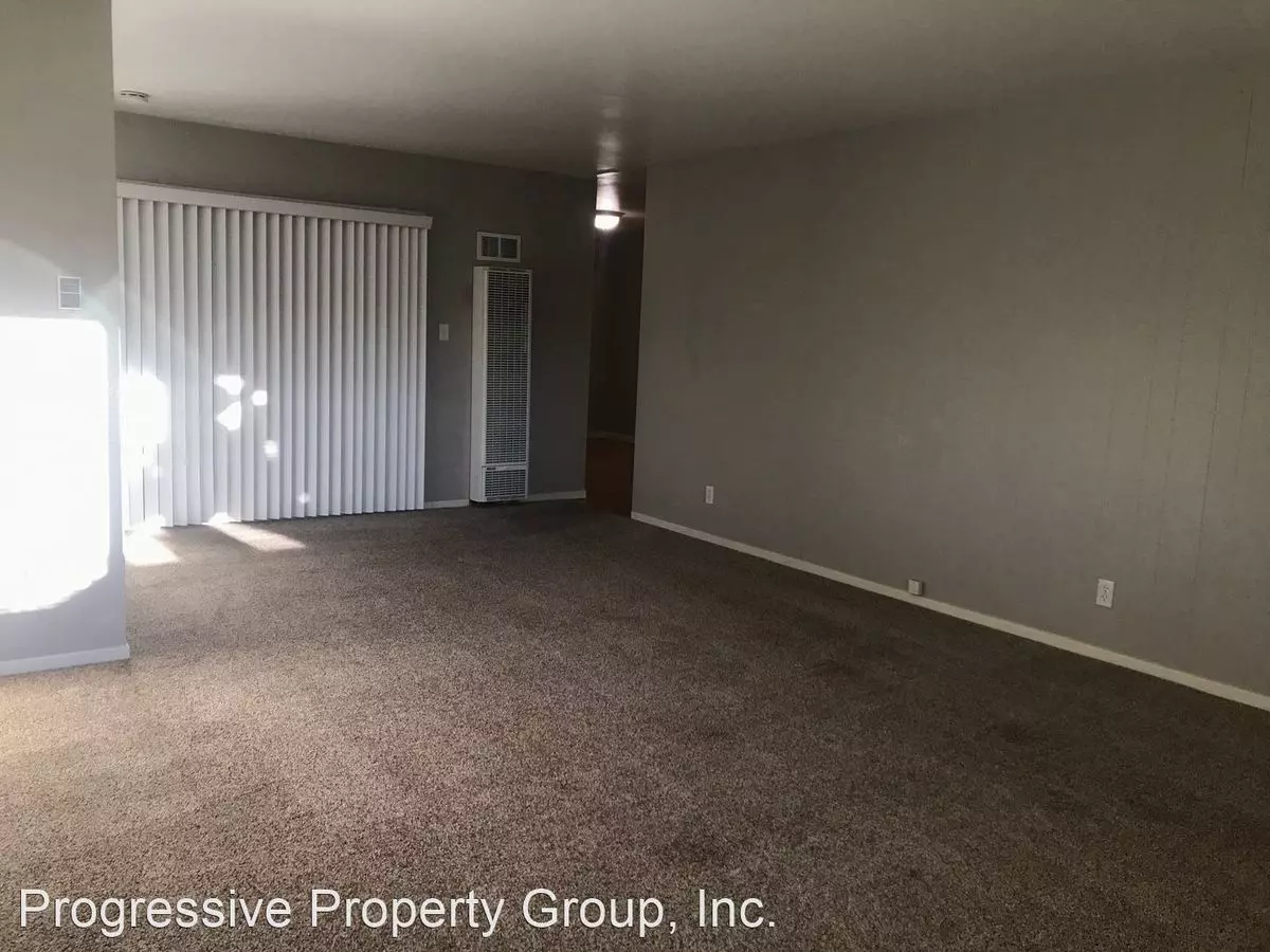 8564 Cypress Ave photo 4