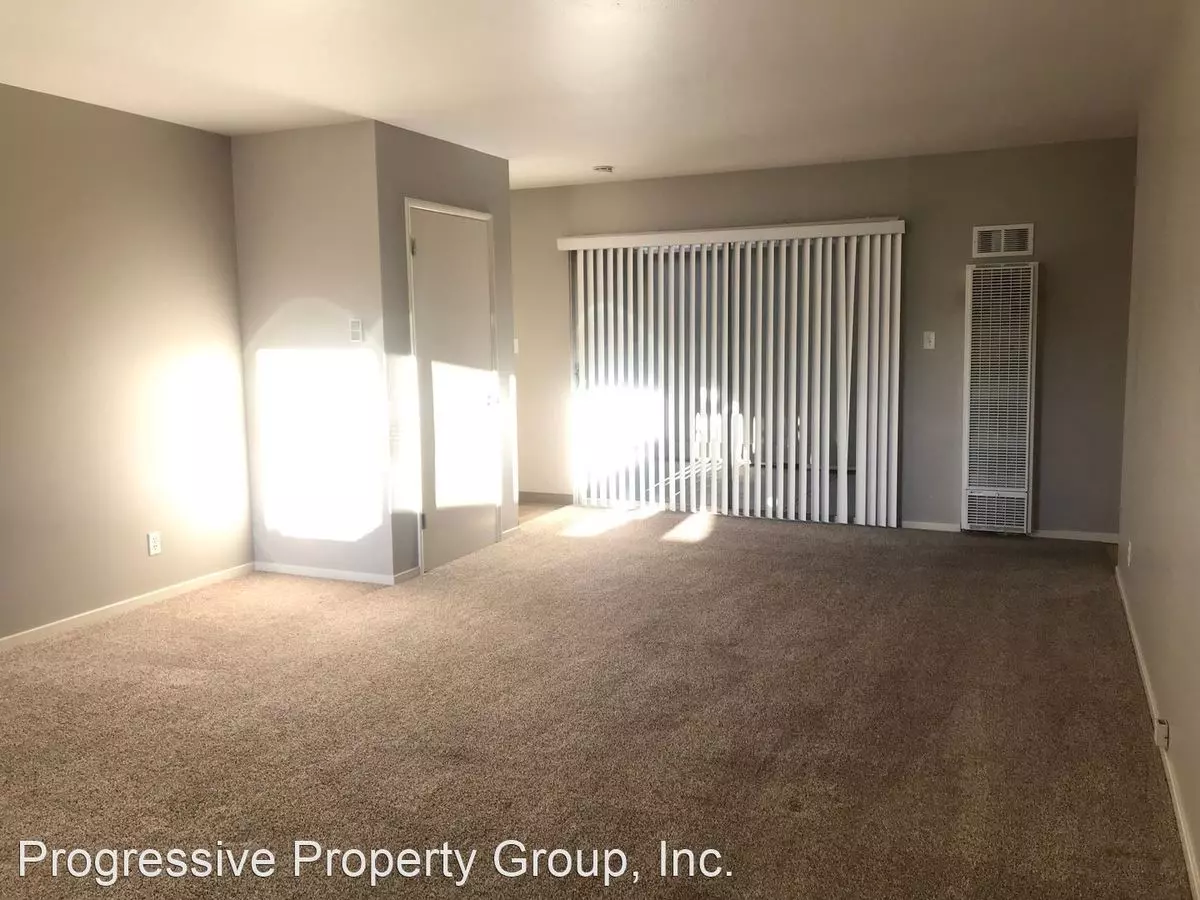 8564 Cypress Ave photo 5