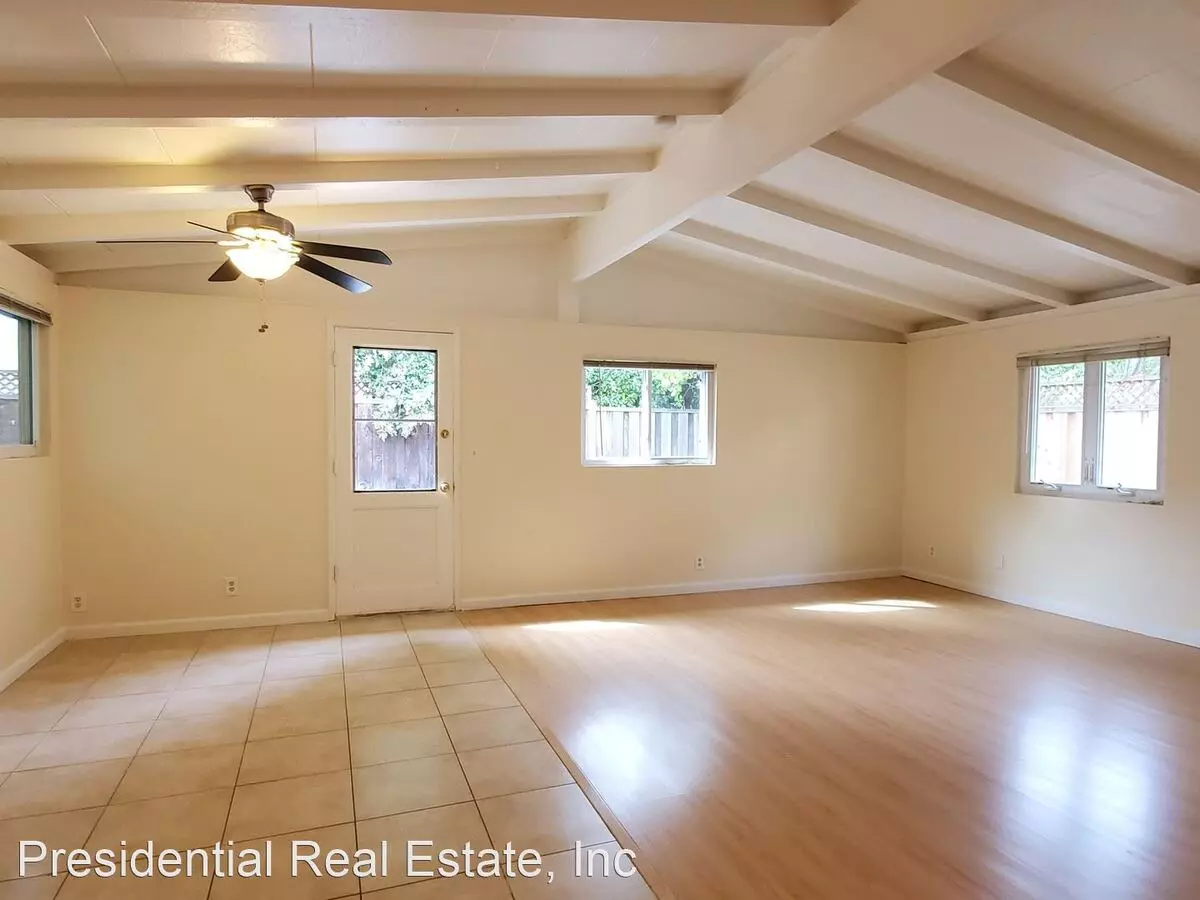 10311 Johnson Ave photo 5