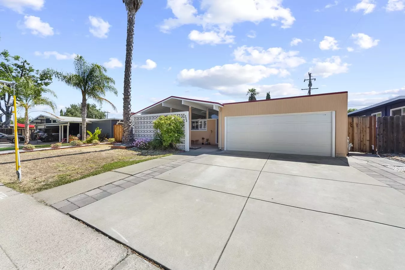 660 Miller Ave photo 3