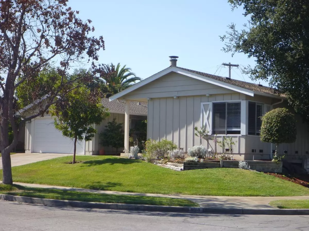 Single Family Home with Pool photo 2