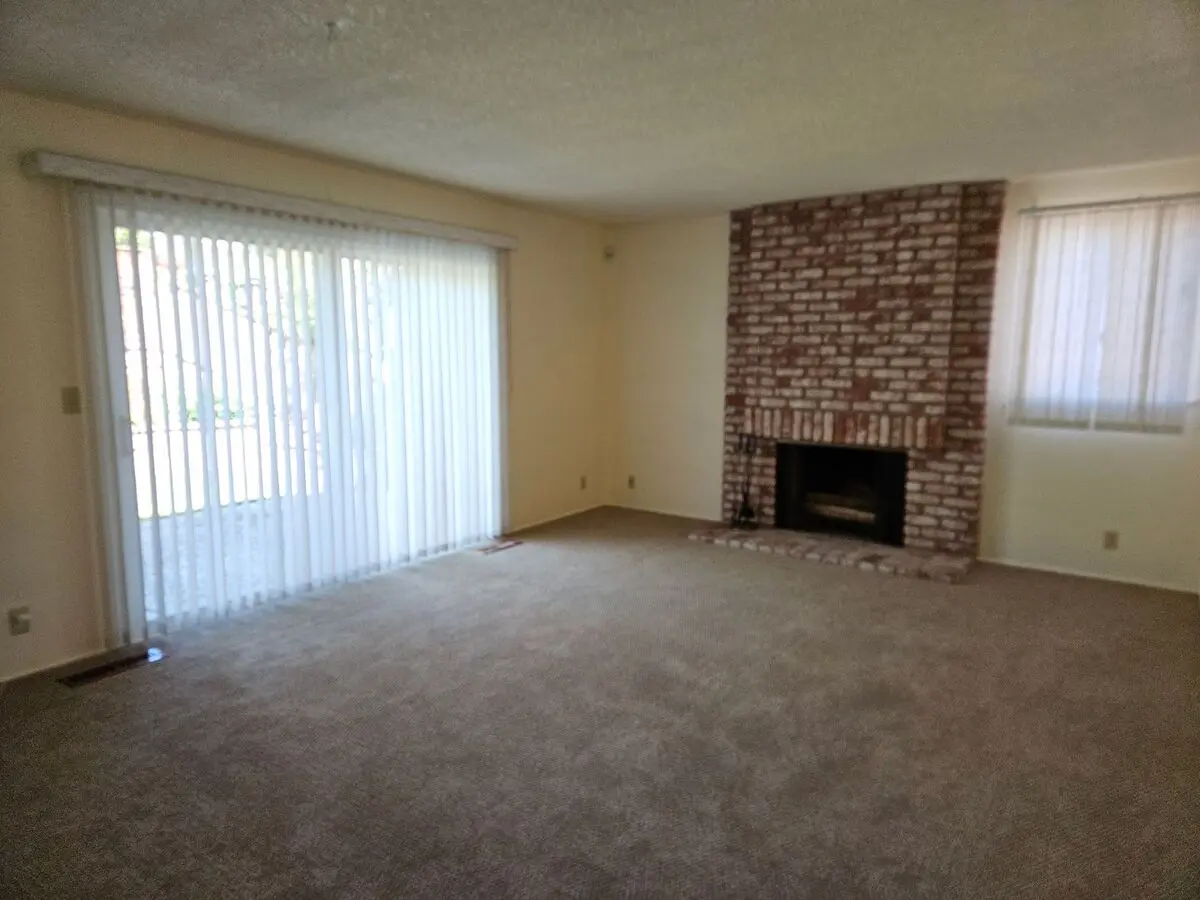 10989 Ronald Way photo 4