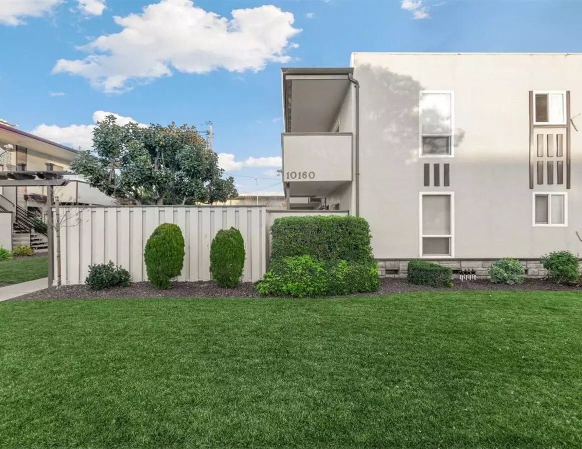 2BR/1BA floor plan