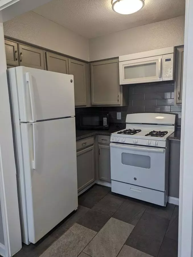 Grigsby Square Apartments photo 2