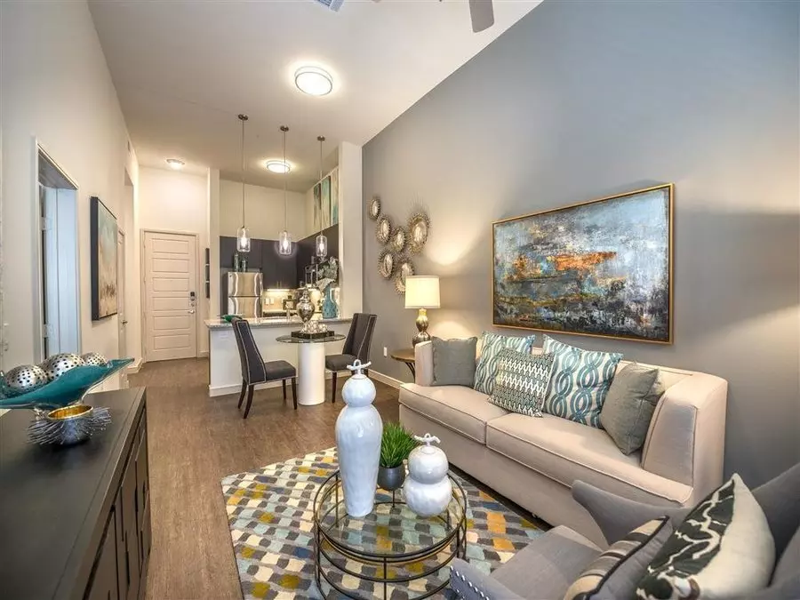 1010 Cadiz Street, Dallas, TX 75215 photo 3