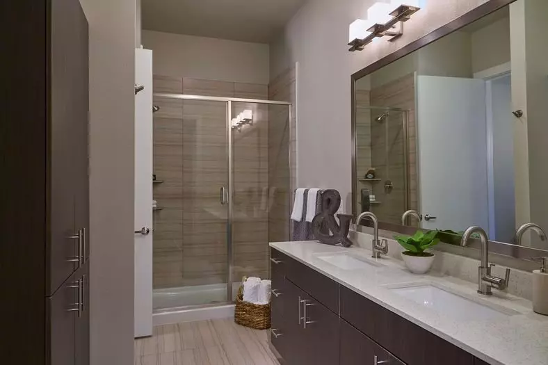 1013 S Pearl Expy photo 5
