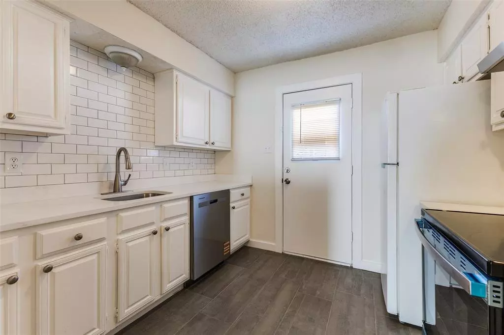10650 Steppington Drive, Dallas, TX 75230 photo 3
