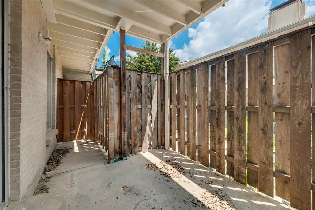 15914 Stillwood Street, Dallas, TX 75248 photo 4