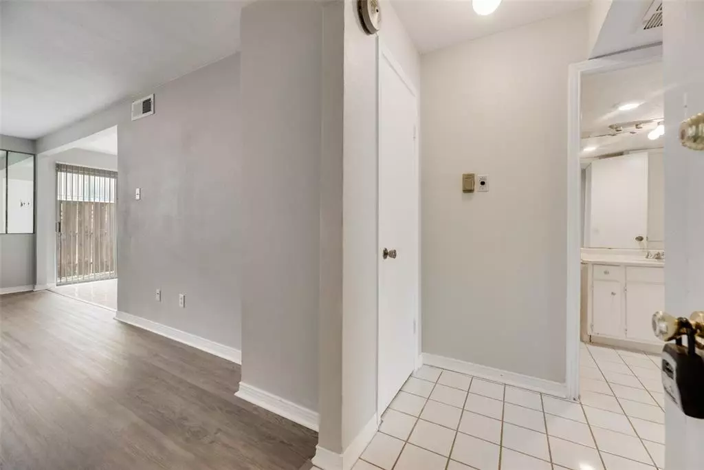 15914 Stillwood Street, Dallas, TX 75248 photo 3