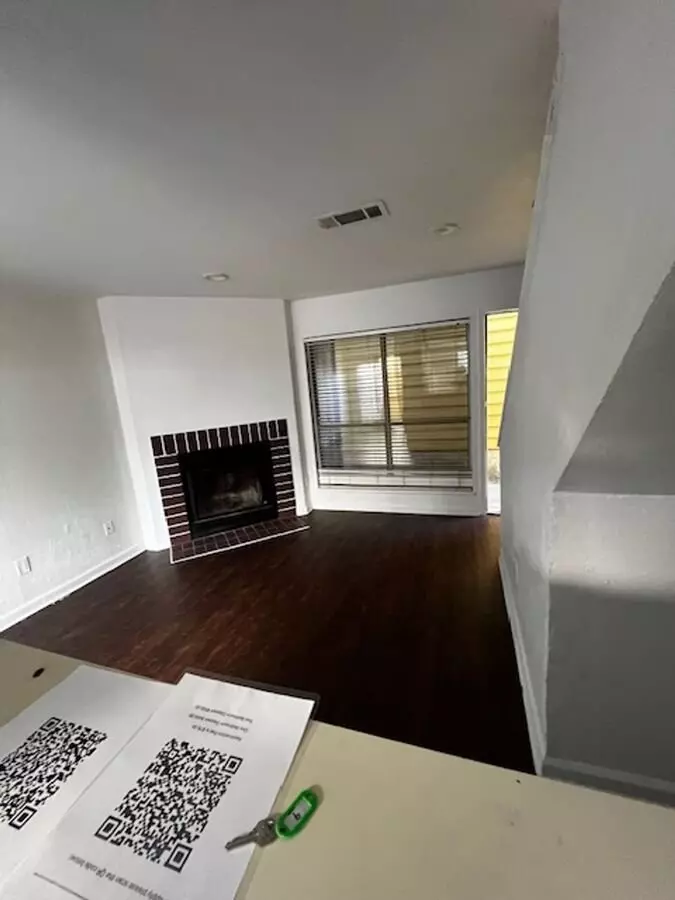 PRAIRIE HILL APTS photo 2