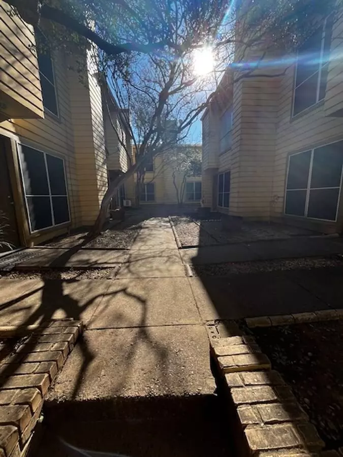 PRAIRIE HILL APTS photo 3
