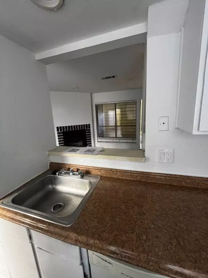 PRAIRIE HILL APTS photo 5