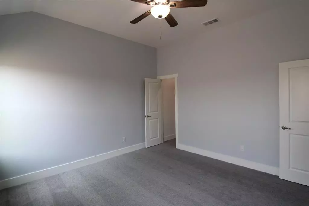 2055 Angelina Drive, Dallas, TX 75212 photo 2