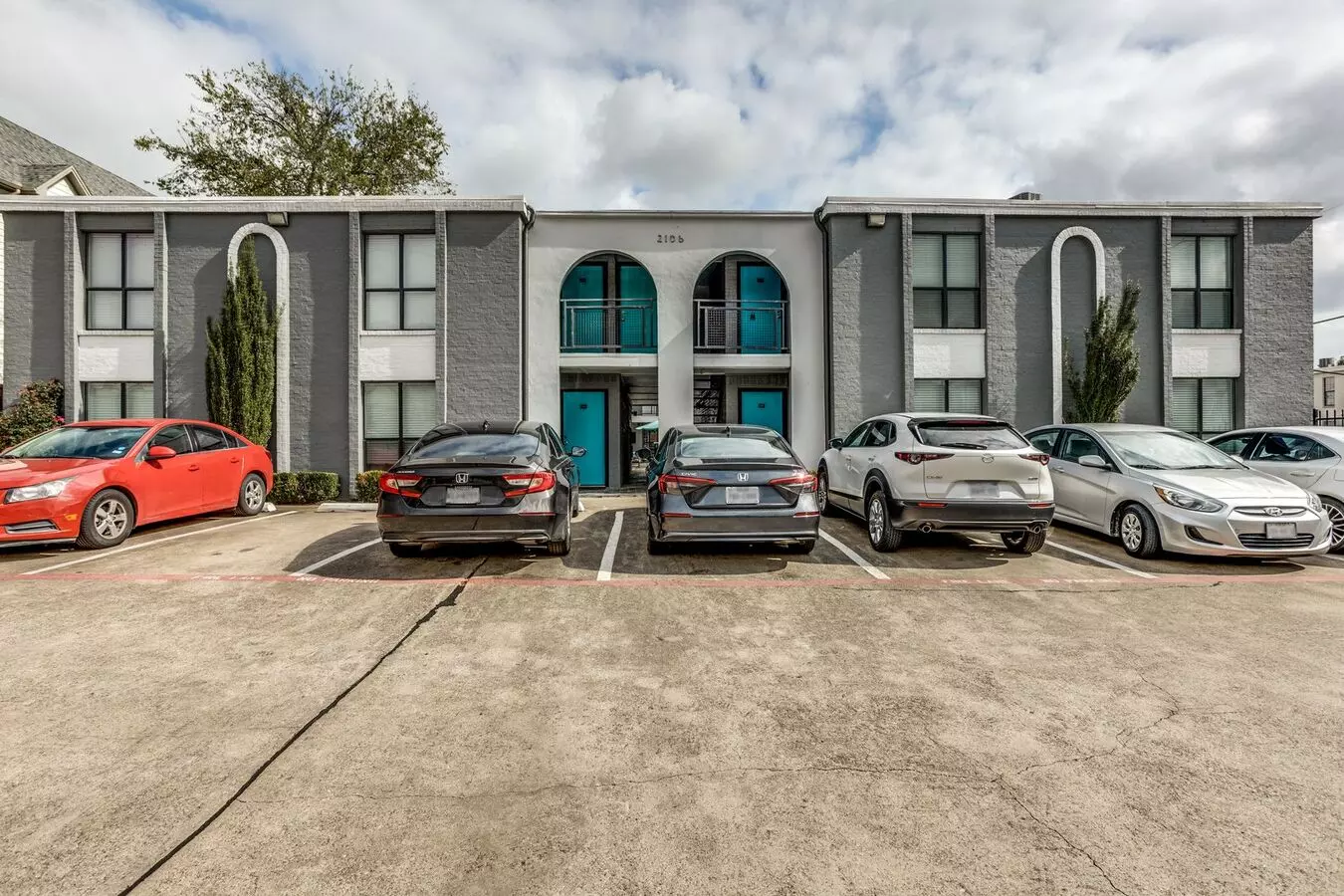 Monarch Place Apartments photo 4