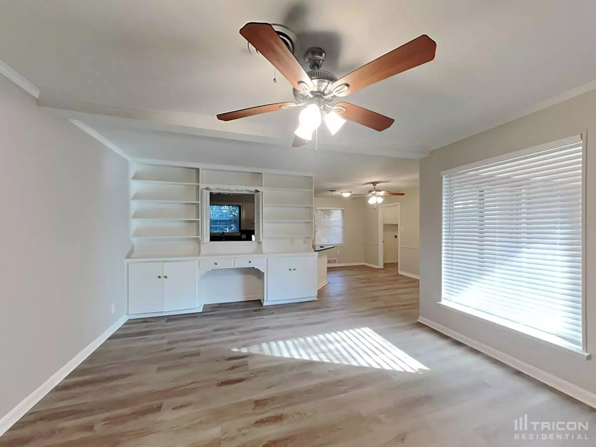 3240 Springwood Lane, Dallas, TX 75233 photo 2