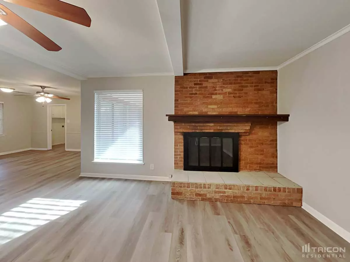 3240 Springwood Lane, Dallas, TX 75233 photo 3