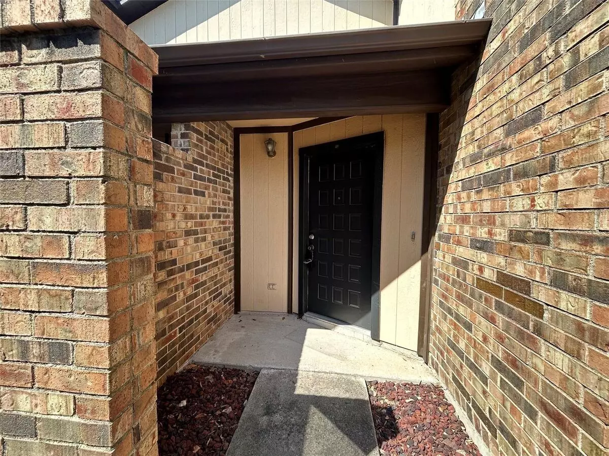 3910 Saint Christopher Lane, Dallas, TX 75287 photo 4