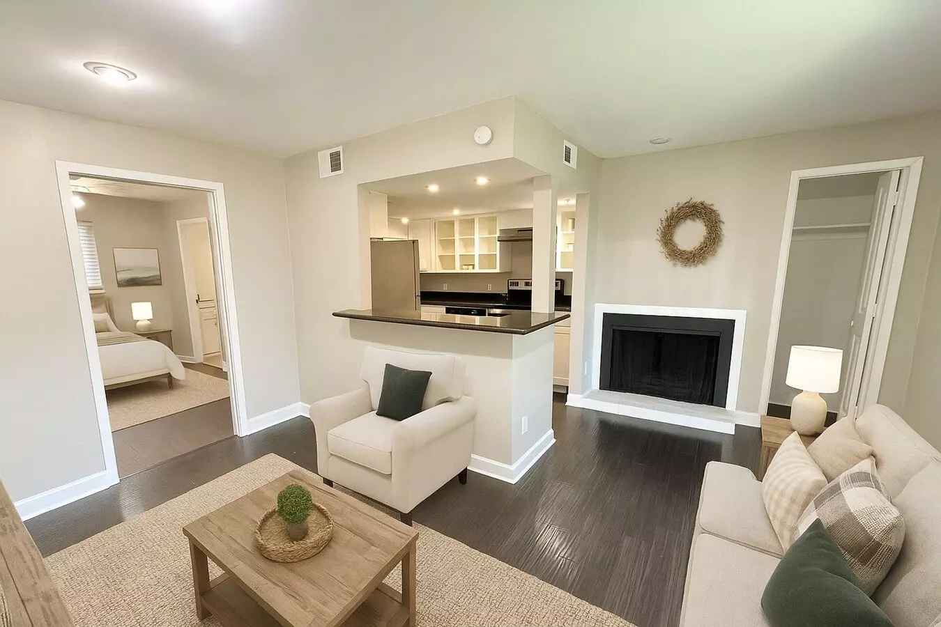 4023 N Hall photo 2