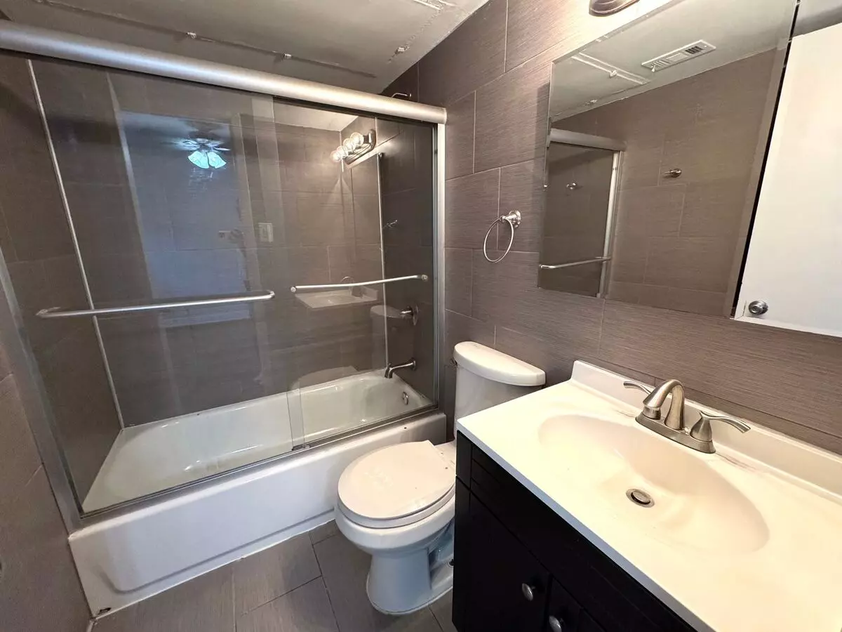 4023 N Hall photo 3