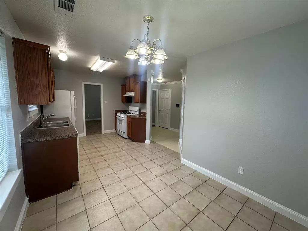 4147 Gladewater Road, Dallas, TX 75216 photo 4