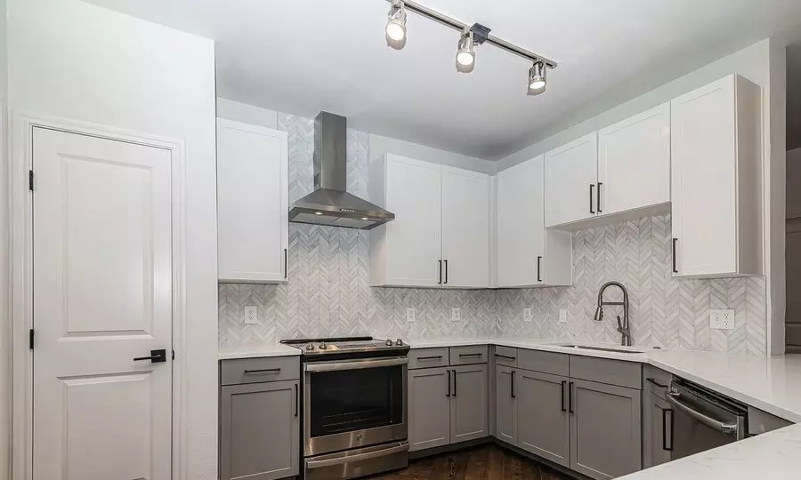 4884 Alcott Street, Dallas, TX 75204 photo 2