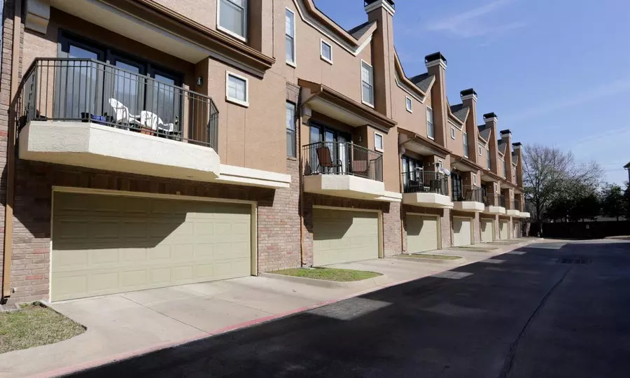 5389 Southern Boulevard, Dallas, TX 75240 photo 3