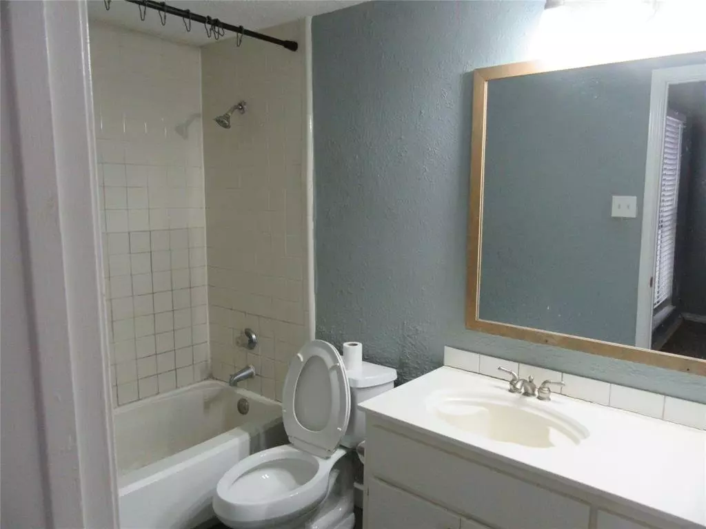 7126 Holly Hill Drive, Dallas, TX 75231 photo 2