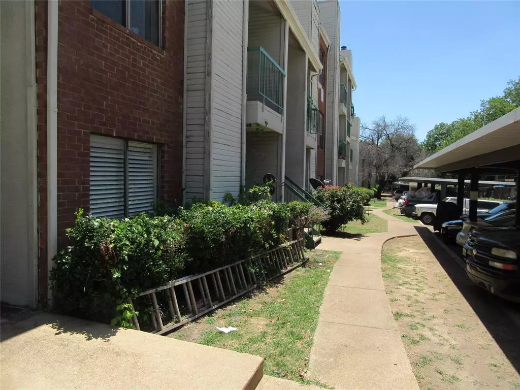 7126 Holly Hill Drive, Dallas, TX 75231 photo 3