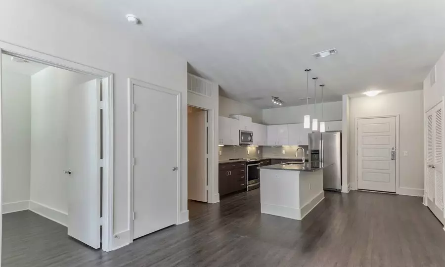 8281 Walnut Hill Lane, Dallas, TX 75231 photo 5