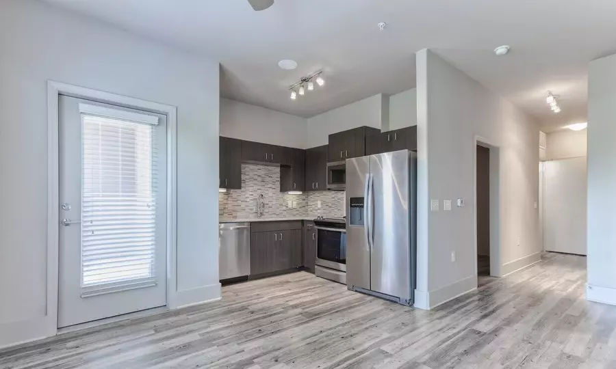 8281 Walnut Hill Lane, Dallas, TX 75231 photo 3