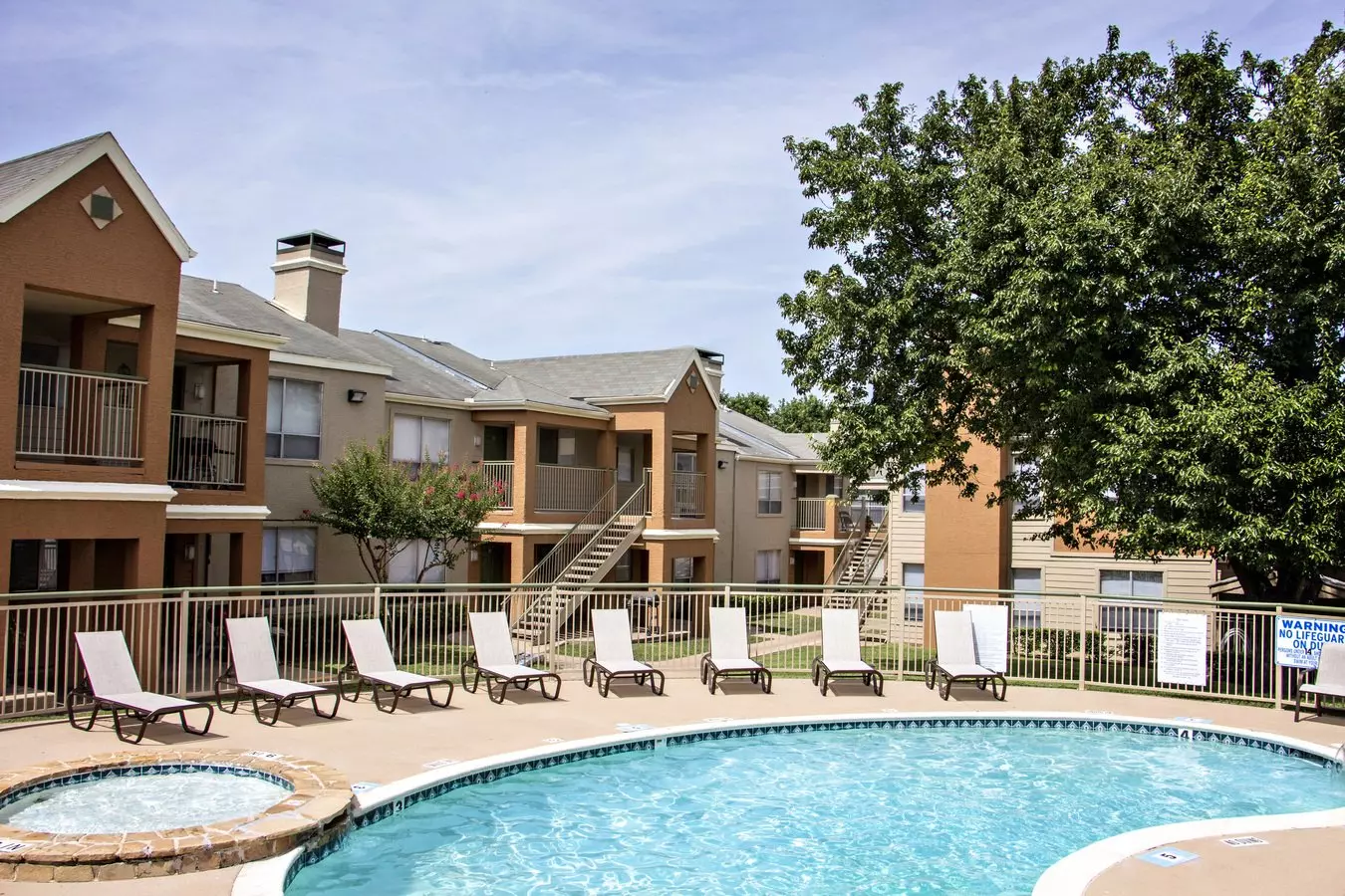Amber Dawn Apartments photo 4