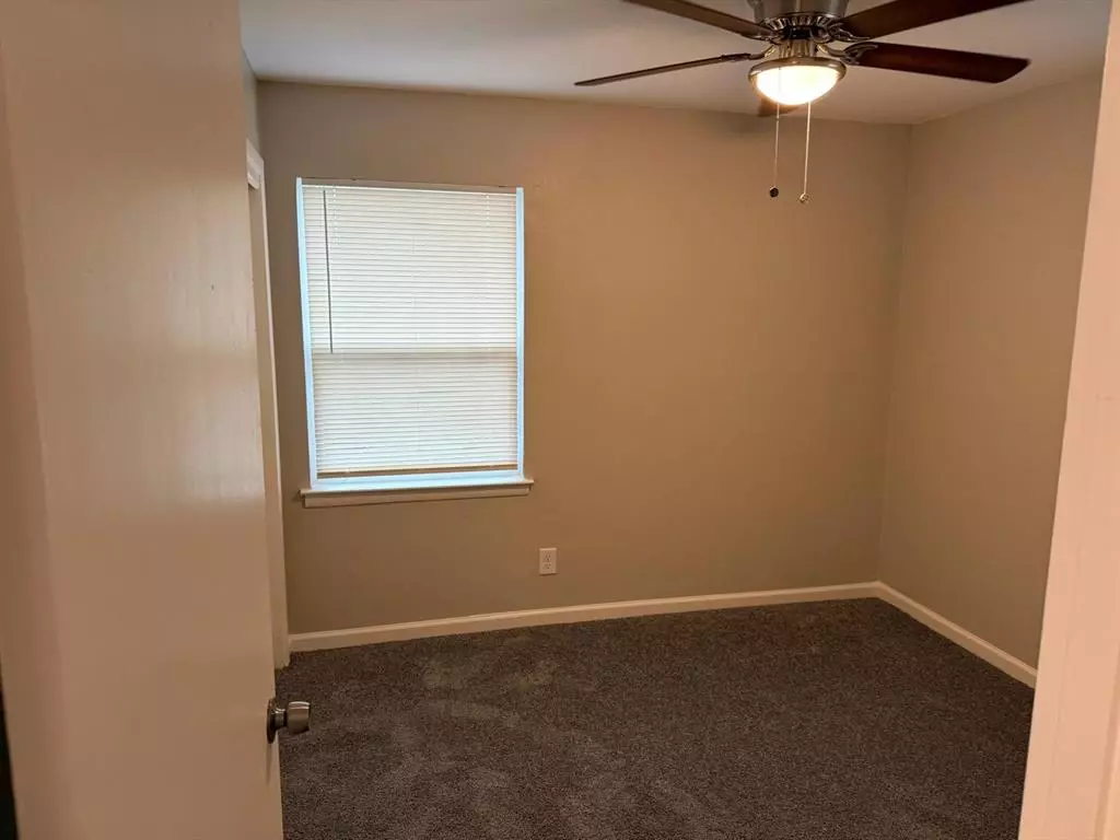 925 Bluewood Drive, Dallas, TX 75232 photo 2