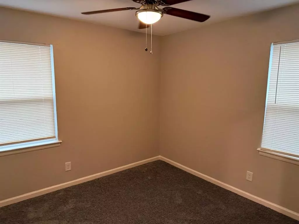 925 Bluewood Drive, Dallas, TX 75232 photo 3