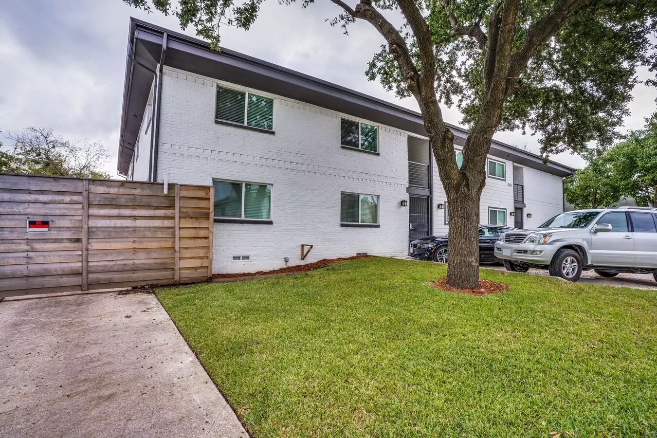 St. Charles Apartments photo 2