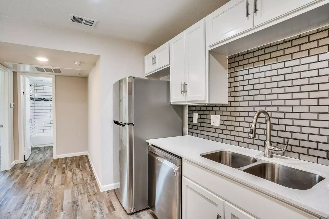 St. Charles Apartments photo 5