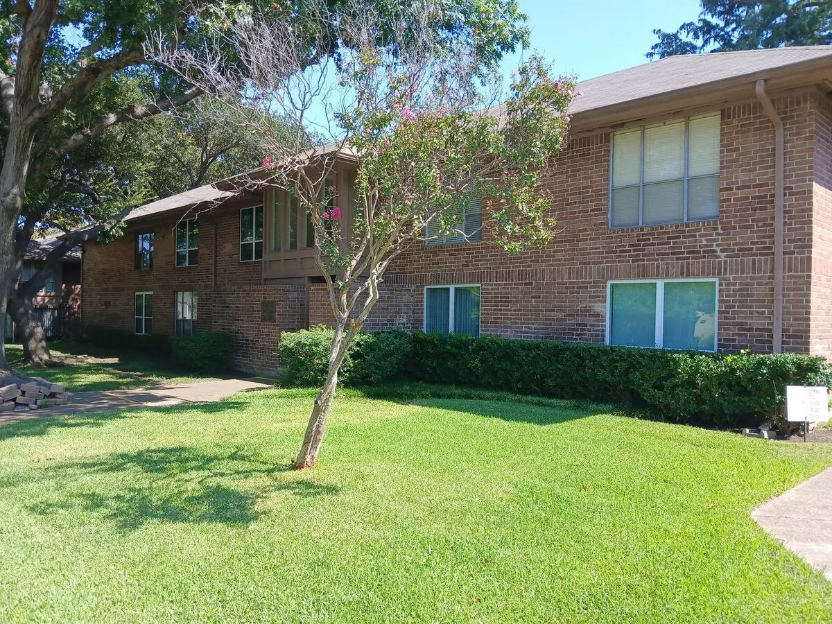 (move In Special) 50% Off 1st Months Rent) 2 Bedroom, 1 Bath Condo Near 75 And Walnut Hill Road In Dallas photo 3